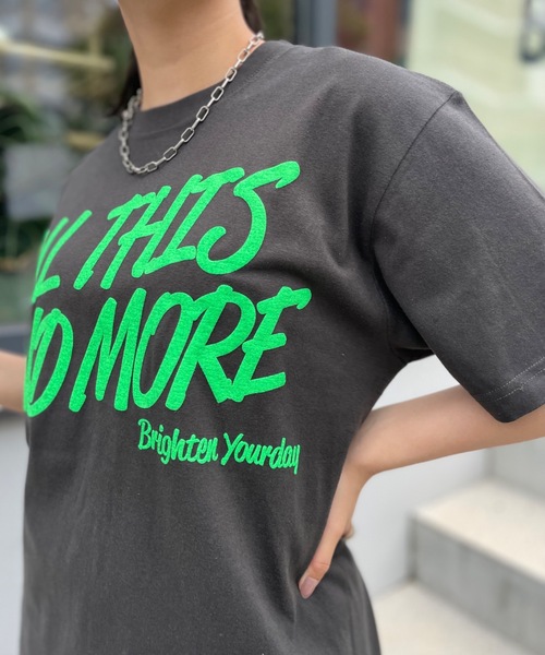 mi via loca(ミヴィアロカ)の「United Athle ALLTHIS 発泡プリントTシャツ 【PT NO. MVL013】(Tシャツ/カットソー・レディース・スミクロ/オートミール/オフホワイト・MEDIUM/LARGE/X-LARGE)」の14枚目の写真