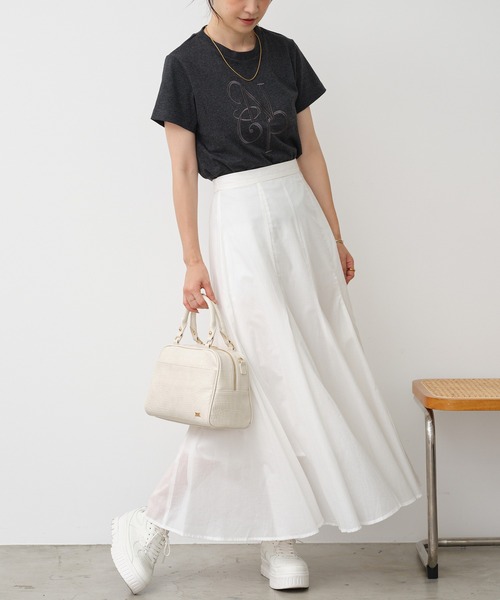 one after another NICE CLAUP(ワンアフターアナザーナイスクラップ)の「イニシャルロゴ刺繍Tシャツ(Tシャツ/カットソー・レディース・ライトベージュ/オフホワイト/チャコールグレー・FREE)」の10枚目の写真