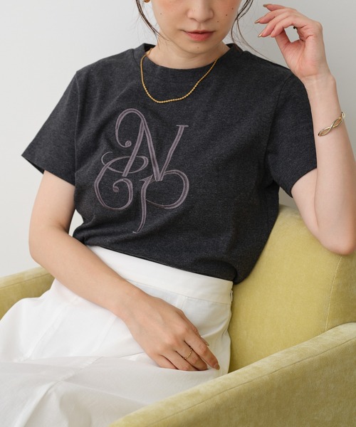 one after another NICE CLAUP(ワンアフターアナザーナイスクラップ)の「イニシャルロゴ刺繍Tシャツ(Tシャツ/カットソー・レディース・ライトベージュ/オフホワイト/チャコールグレー・FREE)」の13枚目の写真