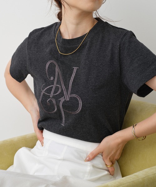 one after another NICE CLAUP(ワンアフターアナザーナイスクラップ)の「イニシャルロゴ刺繍Tシャツ(Tシャツ/カットソー・レディース・ライトベージュ/オフホワイト/チャコールグレー・FREE)」の14枚目の写真