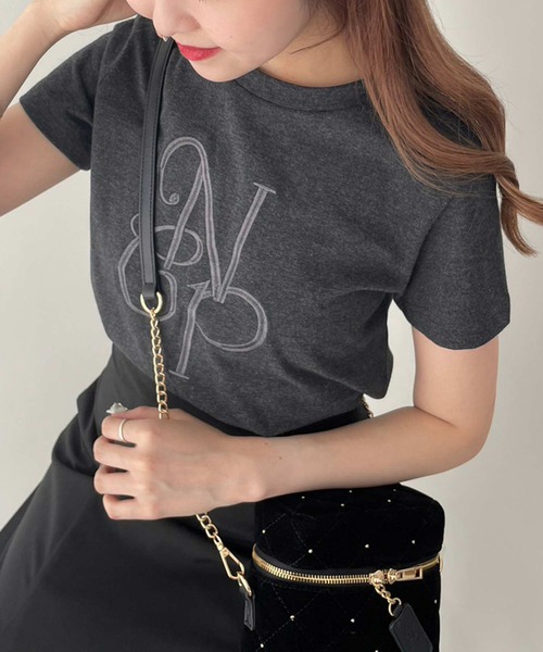 one after another NICE CLAUP(ワンアフターアナザーナイスクラップ)の「イニシャルロゴ刺繍Tシャツ(Tシャツ/カットソー・レディース・ライトベージュ/オフホワイト/チャコールグレー・FREE)」の18枚目の写真