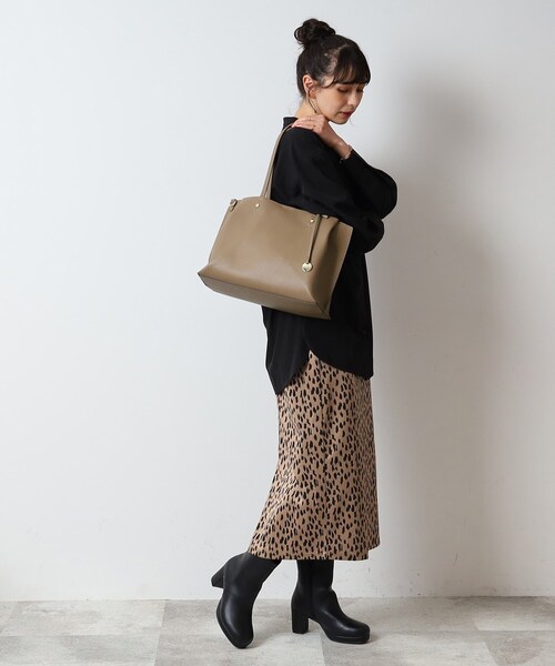 SHOO・LA・RUE（シューラルー）の「◆【軽量／2WAY／A4】ふわっと軽いトートバッグ（トートバッグ・レディース・サンドベージュ/ブラック/グレー・00）」の8枚目の写真