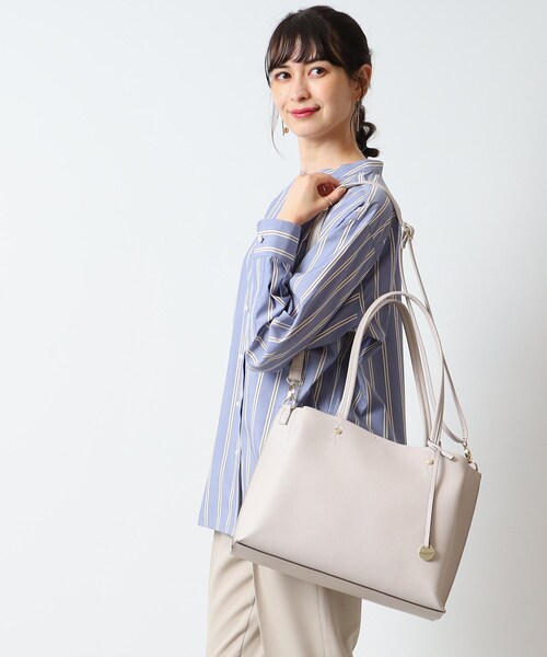 SHOO・LA・RUE（シューラルー）の「◆【軽量／2WAY／A4】ふわっと軽いトートバッグ（トートバッグ・レディース・サンドベージュ/ブラック/グレー・00）」の22枚目の写真