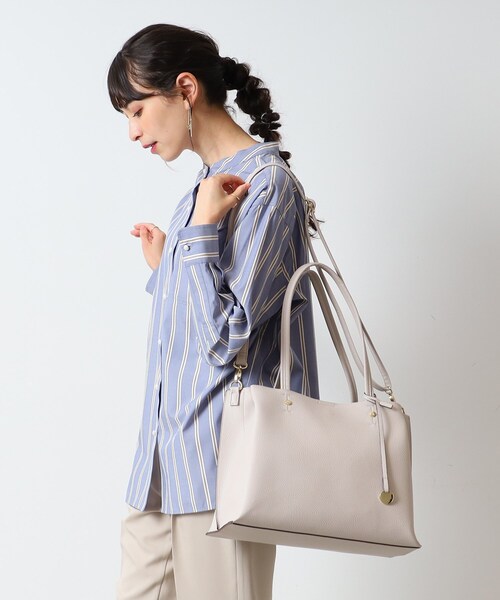 SHOO・LA・RUE（シューラルー）の「◆【軽量／2WAY／A4】ふわっと軽いトートバッグ（トートバッグ・レディース・サンドベージュ/ブラック/グレー・00）」の13枚目の写真