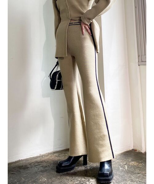 EMODA（エモダ）の「チューズラインロゴパンツ【セットアップ着用可能】（その他パンツ・レディース・ネイビー/グリーン/ベージュ/ブラック・FREE）」の5枚目の写真