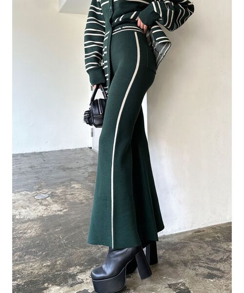 EMODA（エモダ）の「チューズラインロゴパンツ【セットアップ着用可能】（その他パンツ・レディース・ネイビー/グリーン/ベージュ/ブラック・FREE）」の16枚目の写真