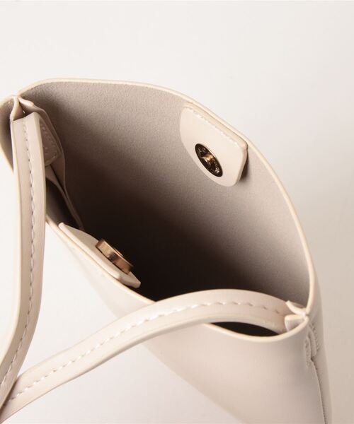 emonique（エモニーク）の「レザー風ミニショルダーバッグ（ショルダー