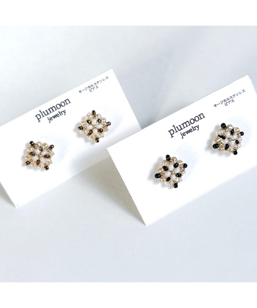 tone(トーン)の「【plumoon】チェック模様のミニピアス(MA)(ピアス(両耳用)・レディース・ブラウン/ブラック・FREE)」の7枚目の写真