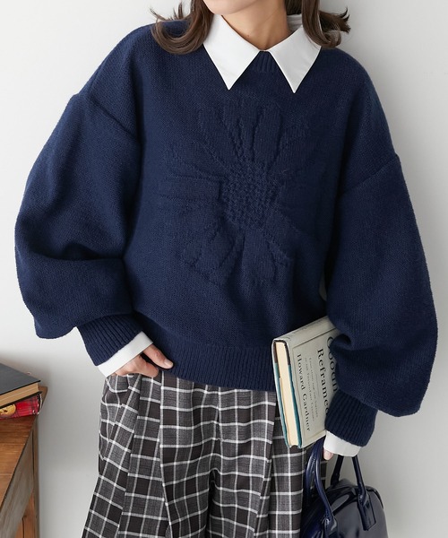 BONLECILL(ボンルシール)の「モヘアライク フラワージャガードニットプルオーバー(ニット/セーター・レディース・オレンジ/ネイビー/グリーン/アイボリー/ピンク・FREE)」の3枚目の写真