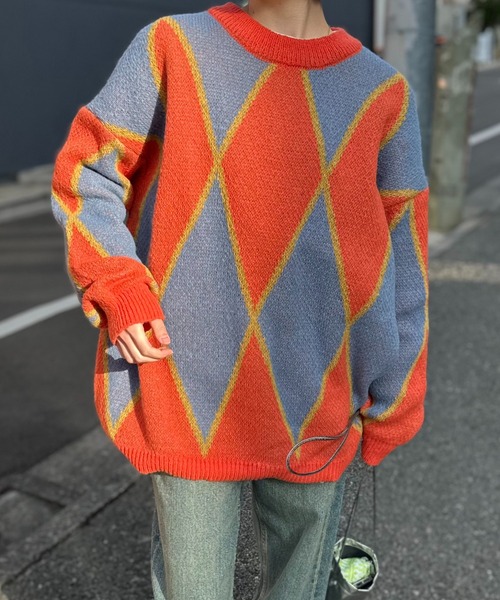mi via loca（ミヴィアロカ）の「ダブルジャガード ダイヤ柄 ニット（ニット/セーター・レディース・パープル/オレンジ・FREE）」の2枚目の写真