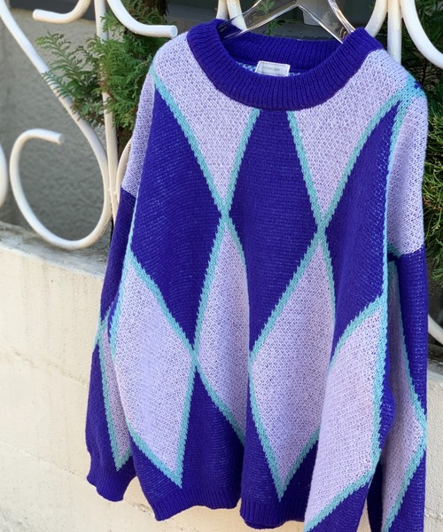 mi via loca（ミヴィアロカ）の「ダブルジャガード ダイヤ柄 ニット（ニット/セーター・レディース・パープル/オレンジ・FREE）」の3枚目の写真