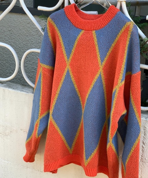 mi via loca（ミヴィアロカ）の「ダブルジャガード ダイヤ柄 ニット（ニット/セーター・レディース・パープル/オレンジ・FREE）」の4枚目の写真