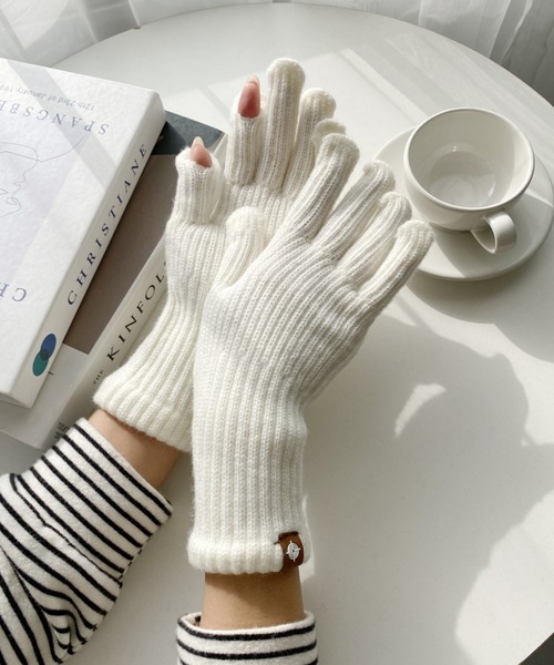 MYMOOD.（マイムード）の「【スマホ対応】リブニットホールタッチグローブ 手袋（手袋・レディース・アイボリー/ベージュ/グレー/ブラック・FREE）」の7枚目の写真