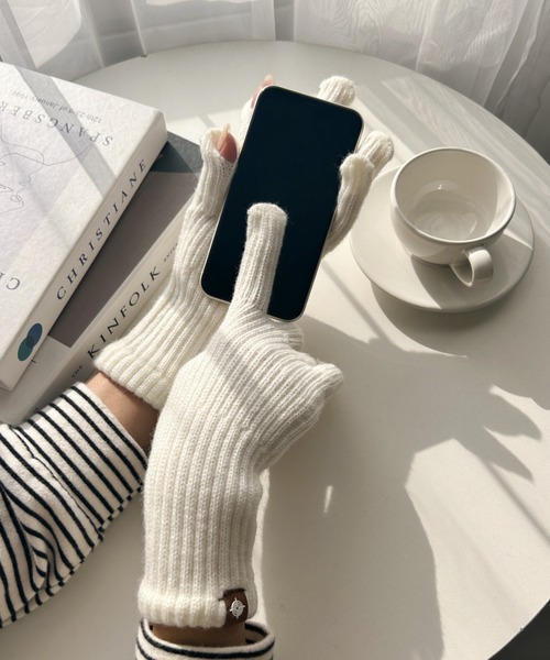 MYMOOD.（マイムード）の「【スマホ対応】リブニットホールタッチグローブ 手袋（手袋・レディース・アイボリー/ベージュ/グレー/ブラック・FREE）」の8枚目の写真