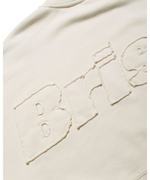 F.C.Real Bristol（エフシーレアルブリストル）の「BIG LOGO CREWNECK