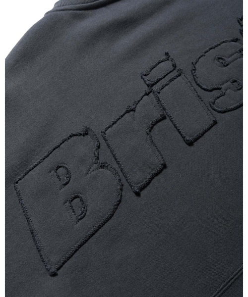 F.C.Real Bristol（エフシーレアルブリストル）の「BIG LOGO CREWNECK