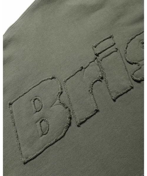 F.C.Real Bristol（エフシーレアルブリストル）の「BIG LOGO CREWNECK