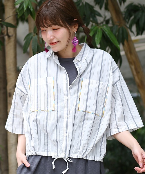 チチカカ（チチカカ）の「コットンクロップドポケ刺繍シャツ（シャツ/ブラウス・レディース・その他1/グリーン/ホワイト・FREE）」の3枚目の写真