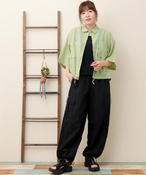 チチカカ（チチカカ）の「コットンクロップドポケ刺繍シャツ（シャツ/ブラウス・レディース・その他1/グリーン/ホワイト・FREE）」の6枚目の写真
