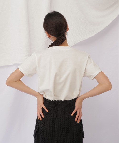 JILL by JILL STUART（ジルバイジルスチュアート）の「◇JBオーガニック刺繍ロゴＴシャツ（Tシャツ/カットソー・レディース・ブラック/ホワイト系その他3/オレンジ/オフホワイト/ホワイト系その他/ダークパープル/ライトピンク/ホワイト/ピンク系その他/シルバー系その他・FREE）」の19枚目の写真