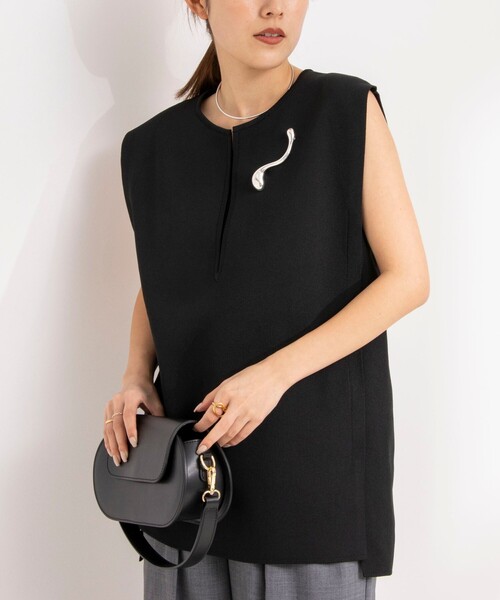 Rie Miller（リエミラー）の「《手洗い可能》スキッパーニットジレ（ベスト・レディース・ネイビー/ブラック/アイボリー・38）」の3枚目の写真