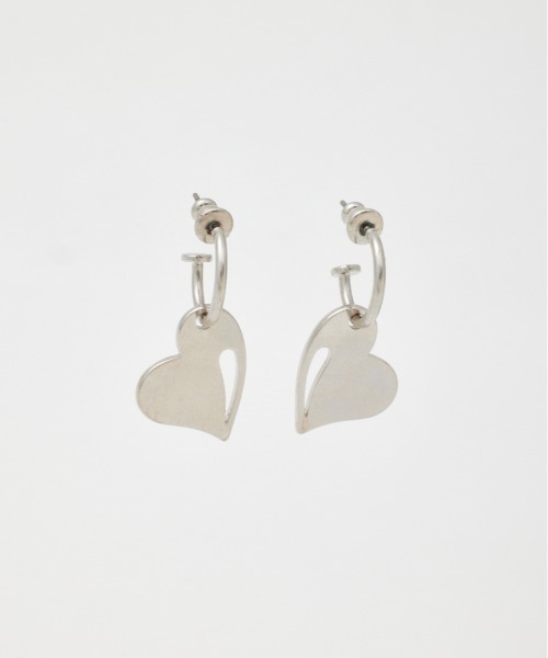 SLY（スライ）の「HEART PLATE P/EARRING ハート プレート ピアス（ピアス（両耳用）・レディース・シルバー/ゴールド・FREE）」の4枚目の写真