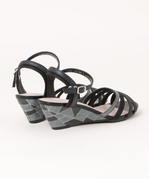 Padourouge（パドリュージュ）の「【Padourouge】 アンクルストラップパンプス（サンダル・レディース・グリーン/ベージュ/ブラック・S/M/L/LL）」の4枚目の写真