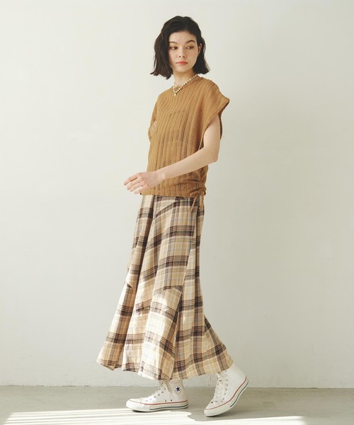 MILKFED.(ミルクフェド)の「SIDE RIBBON MESH TOP(Tシャツ/カットソー・レディース・オフホワイト/ブラック/ベージュ・ONE SIZE)」の11枚目の写真