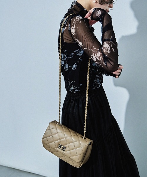 Fashion Letter(ファッションレター)の「チェーンショルダー キルティング ミニバッグ(ショルダーバッグ・レディース・ホワイト/ベージュ/ブラック・FREE)」の1枚目の写真