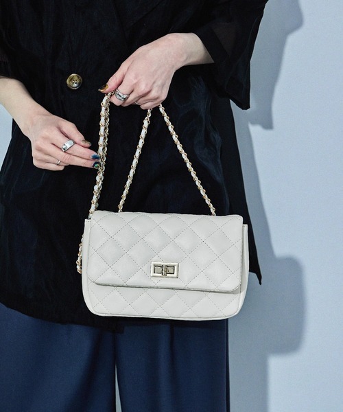 Fashion Letter(ファッションレター)の「チェーンショルダー キルティング ミニバッグ(ショルダーバッグ・レディース・ホワイト/ベージュ/ブラック・FREE)」の17枚目の写真