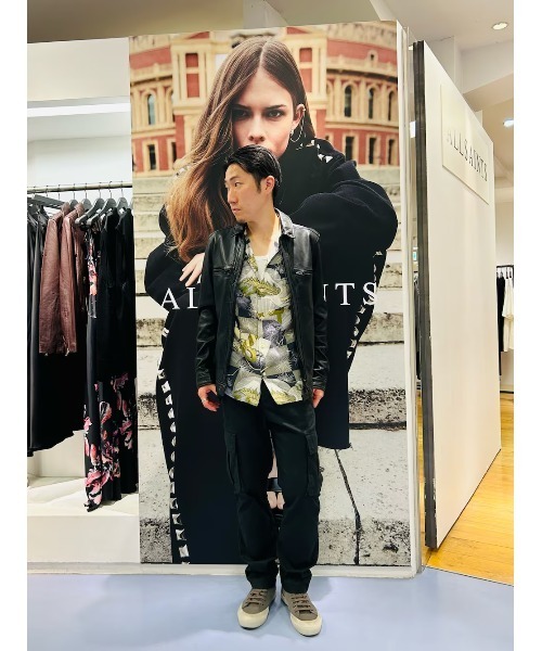 ALLSAINTS(オールセインツ)の「SEBASTIAN FLORAL PRINT RELAXED FIT SHIRT | SEBASTIAN フローラル プリント リラックス フィット シャツ(シャツ/ブラウス・メンズ・グレー系その他・S/M/XL/L/XS)」の8枚目の写真