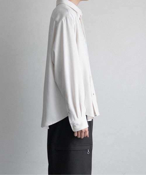 CASPER JOHN（キャスパージョン）の「Various loose shirts -high drape-/バリアスルーズシャツ -ハイドレープ-（シャツ/ブラウス・メンズ・ブラック系その他/グレー/アイボリー/グレイッシュベージュ/ブラウン系その他/ブラック系その他2/ブラック/ホワイト×ブラック/テラコッタ/ブラウン・LARGE/MEDIUM/SMALL/X-SMALL）」の13枚目の写真