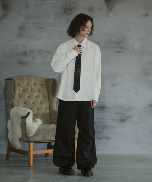 CASPER JOHN（キャスパージョン）の「Various loose shirts -high drape-/バリアスルーズシャツ -ハイドレープ-（シャツ/ブラウス・メンズ・ブラック系その他/グレー/アイボリー/グレイッシュベージュ/ブラウン系その他/ブラック系その他2/ブラック/ホワイト×ブラック/テラコッタ/ブラウン・LARGE/MEDIUM/SMALL/X-SMALL）」の19枚目の写真