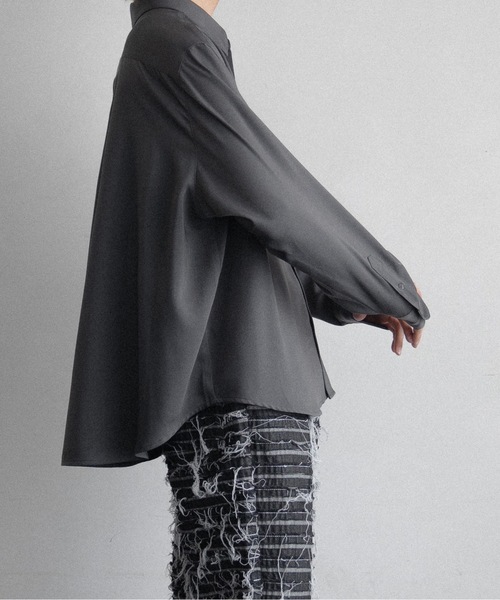 CASPER JOHN（キャスパージョン）の「Various loose shirts -high drape-/バリアスルーズシャツ -ハイドレープ-（シャツ/ブラウス・メンズ・ブラック系その他/グレー/アイボリー/グレイッシュベージュ/ブラウン系その他/ブラック系その他2/ブラック/ホワイト×ブラック/テラコッタ/ブラウン・LARGE/MEDIUM/SMALL/X-SMALL）」の21枚目の写真