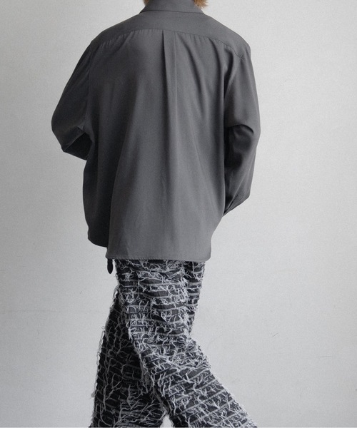 CASPER JOHN（キャスパージョン）の「Various loose shirts -high drape-/バリアスルーズシャツ -ハイドレープ-（シャツ/ブラウス・メンズ・ブラック系その他/グレー/アイボリー/グレイッシュベージュ/ブラウン系その他/ブラック系その他2/ブラック/ホワイト×ブラック/テラコッタ/ブラウン・LARGE/MEDIUM/SMALL/X-SMALL）」の22枚目の写真