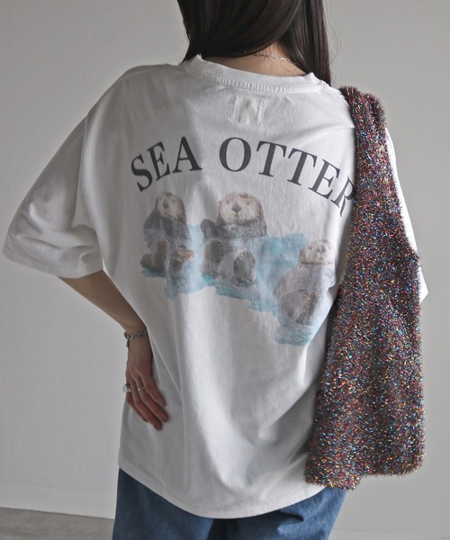COURO(コウロ)の「アニマルワンポイント刺繍バックプリントTシャツ(Tシャツ/カットソー・レディース・ホワイト系7/ホワイト系8/ホワイト/ホワイト系4/ホワイト系6/ホワイト系3/ホワイト系5/ホワイト系/ホワイト系1/ホワイト系2・M/L/XL)」の2枚目の写真