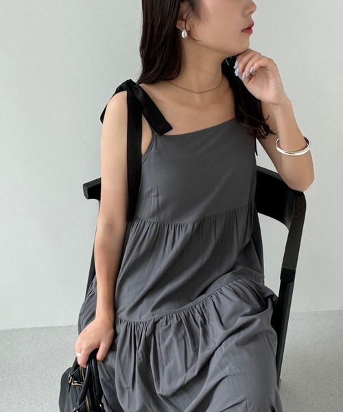 one after another NICE CLAUP（ワンアフターアナザーナイスクラップ）の「肩リボンティアードワンピース/WEB限定アイテム/リバイバル（ワンピース・レディース・ブラック/アイボリー/レッド/ピンク/グレー・MEDIUM/SMALL）」の3枚目の写真