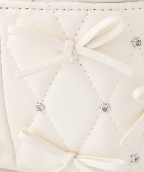 one after another NICE CLAUP（ワンアフターアナザーナイスクラップ）の「リボン＆ビジュースタッズ付きバニティバッグ（ショルダーバッグ・レディース・アイボリー/ブラック・FREE）」の10枚目の写真
