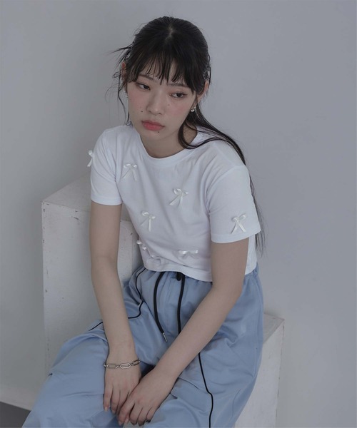 miette(ミエット)の「リボンクロップドTシャツ(Tシャツ/カットソー・レディース・オフホワイト/ブラック・FREE)」の1枚目の写真
