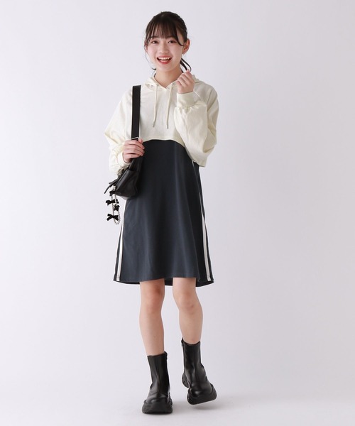 repipi armario（レピピ アルマリオ）の「☆セットアイテム☆フーディーラインワンピース（ワンピース・キッズ・スミクロ/グレー/ブルー・LARGE/MEDIUM）」の6枚目の写真