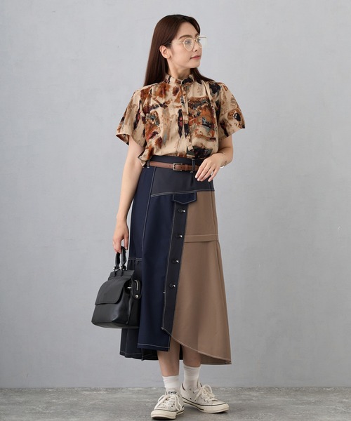 NICOLE CLUB（ニコル　クラブ）の「衿ベルト 水彩柄ブラウス（シャツ/ブラウス・レディース・ネイビー/グレー/ベージュ・MEDIUM）」の21枚目の写真