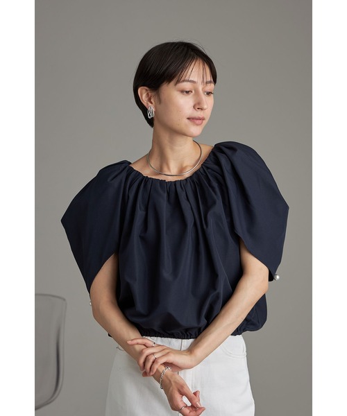 &. NOSTALGIA(アンドドットノスタルジア)の「コクーンスリーブギャザーブラウス(Tシャツ/カットソー・レディース・ネイビー/アイボリー・M)」の4枚目の写真