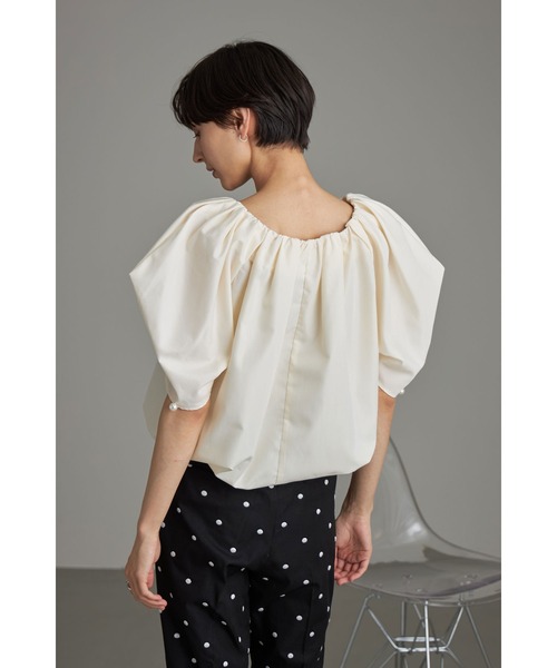 &. NOSTALGIA(アンドドットノスタルジア)の「コクーンスリーブギャザーブラウス(Tシャツ/カットソー・レディース・ネイビー/アイボリー・M)」の15枚目の写真