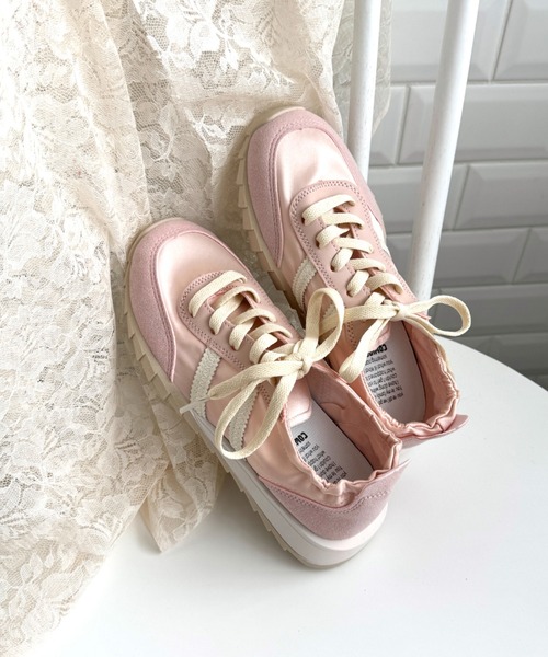 Loueme(ルエム)の「サイドラインサテンリボンスニーカー(スニーカー・レディース・アイボリー/シルバー/ピンク・23.5cm/24.5cm)」の20枚目の写真
