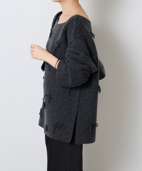COLLAGE GALLARDAGALANTE（コラージュガリャルダガランテ）の「リボンオーバーニット（ニット/セーター・レディース・チャコールグレー/モカ・FREE）」の5枚目の写真
