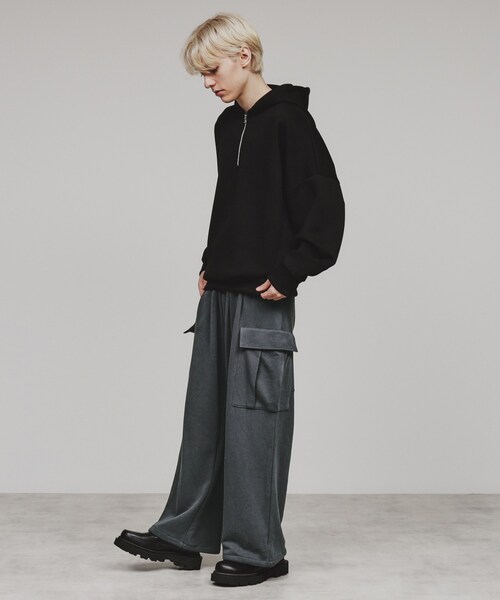tk.TAKEO KIKUCHI（ティーケータケオキクチ）の「◆【セットアップ対応】Aラインスウェットカーゴパンツ（カーゴパンツ・メンズ・チャコールグレー/ブラック/ブラウン系その他・02/03）」の12枚目の写真