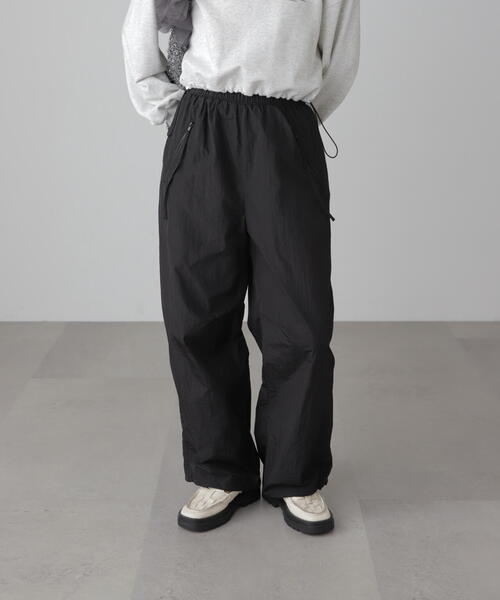 FREE'S MART（フリーズマート）の「◆ジップポケットパラシュートパンツ（その他パンツ・レディース・ブラック/グレー・LARGE/MEDIUM）」の2枚目の写真