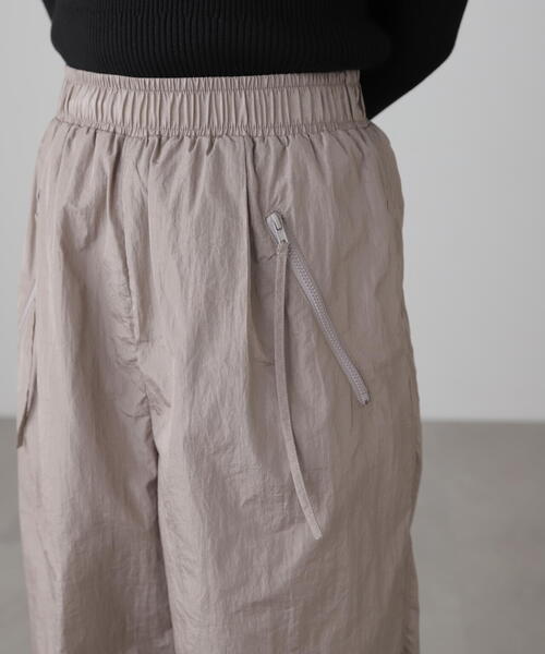 FREE'S MART（フリーズマート）の「◆ジップポケットパラシュートパンツ（その他パンツ・レディース・ブラック/グレー・LARGE/MEDIUM）」の7枚目の写真