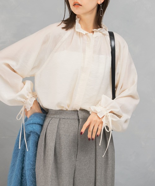 URBAN RESEARCH ROSSO WOMEN(アーバンリサーチ ロッソ)の「セミシアーフリルディテールブラウス(シャツ/ブラウス・レディース・オレンジ/ブラック/アイボリー・FREE)」の2枚目の写真