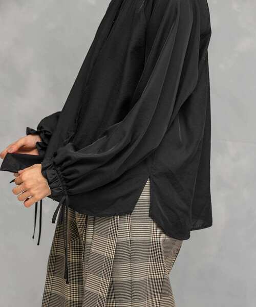 URBAN RESEARCH ROSSO WOMEN(アーバンリサーチ ロッソ)の「セミシアーフリルディテールブラウス(シャツ/ブラウス・レディース・オレンジ/ブラック/アイボリー・FREE)」の17枚目の写真